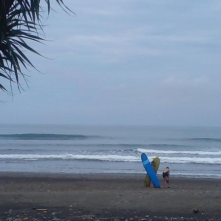Sumbul surf lodge Jembrana Exterior foto