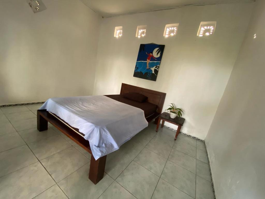 Sumbul surf lodge Jembrana Cameră foto