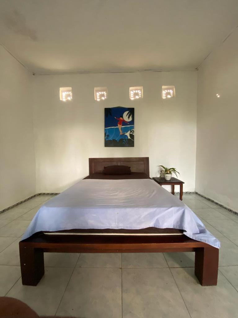 Sumbul surf lodge Jembrana Cameră foto