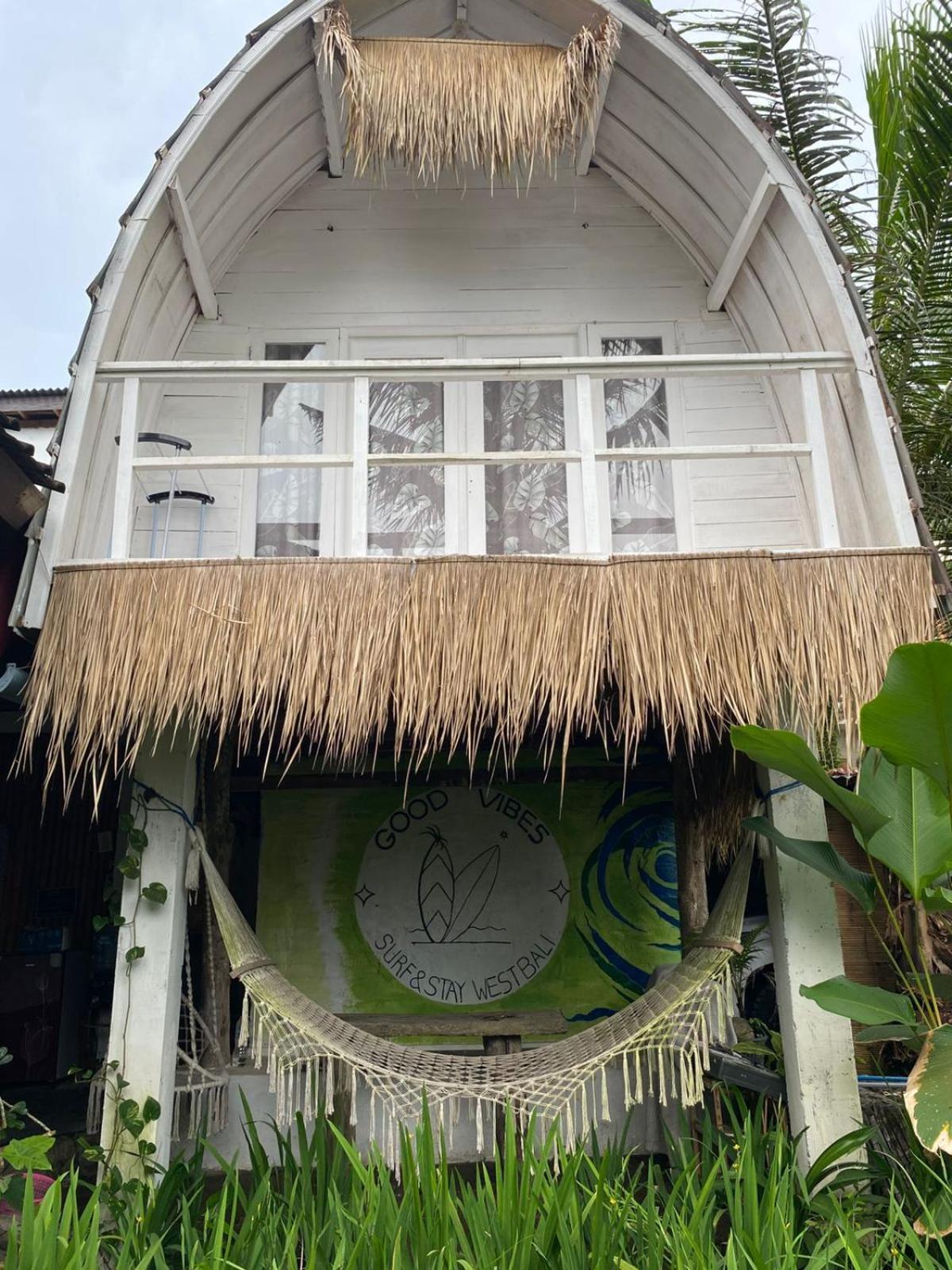 Sumbul surf lodge Jembrana Cameră foto